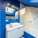 Spacious 3 Bedroom 2 Bathroom Near Metro Crocetta Center شقة