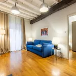 Spacious 3 Bedroom 2 Bathroom Near Metro Crocetta Center شقة ميلان