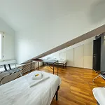 Spacious 3 Bedroom 2 Bathroom Near Metro Crocetta Center شقة