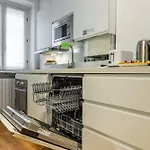 شقة Spacious 3 Bedroom 2 Bathroom Near Metro Crocetta Center