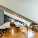Spacious 3 Bedroom 2 Bathroom Near Metro Crocetta Center * ميلان