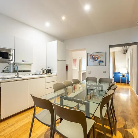 Spacious 3 Bedroom 2 Bathroom Near Metro Crocetta Center ميلان