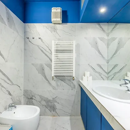 Spacious 3 Bedroom 2 Bathroom Near Metro Crocetta Center شقة *