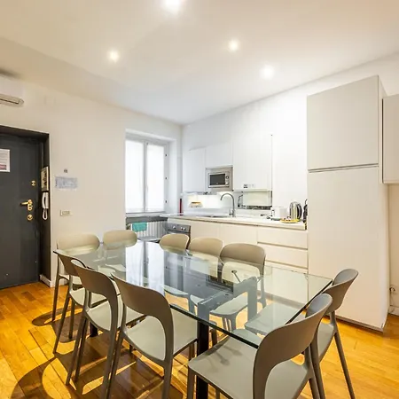 Spacious 3 Bedroom 2 Bathroom Near Metro Crocetta Center * ميلان