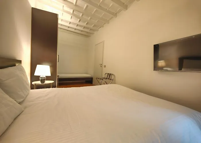 Spacious 3 Bedroom 2 Bathroom Apartment Near Metro Crocetta Milan City Center *