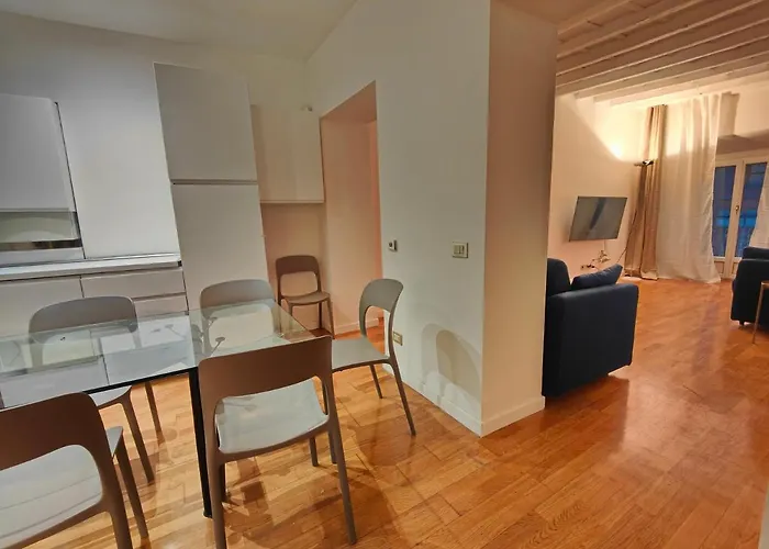 Spacious 3 Bedroom 2 Bathroom Apartment Near Metro Crocetta Milan City Center Apartment *