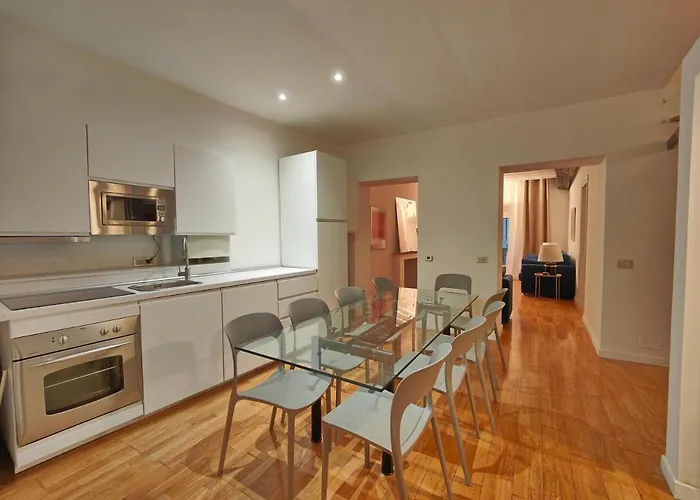 Spacious 3 Bedroom 2 Bathroom Apartment Near Metro Crocetta Milan City Center