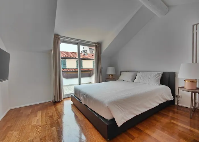 Spacious 3 Bedroom 2 Bathroom Apartment Near Metro Crocetta Milan City Center *