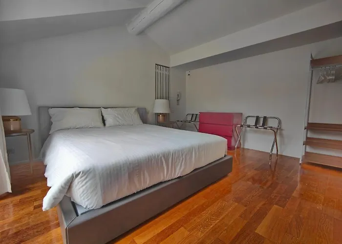 Spacious 3 Bedroom 2 Bathroom Apartment Near Metro Crocetta Milan City Center Milan